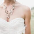 ウエディングドレスの胸元デザインを解説! 種類と似合うドレスの選び方