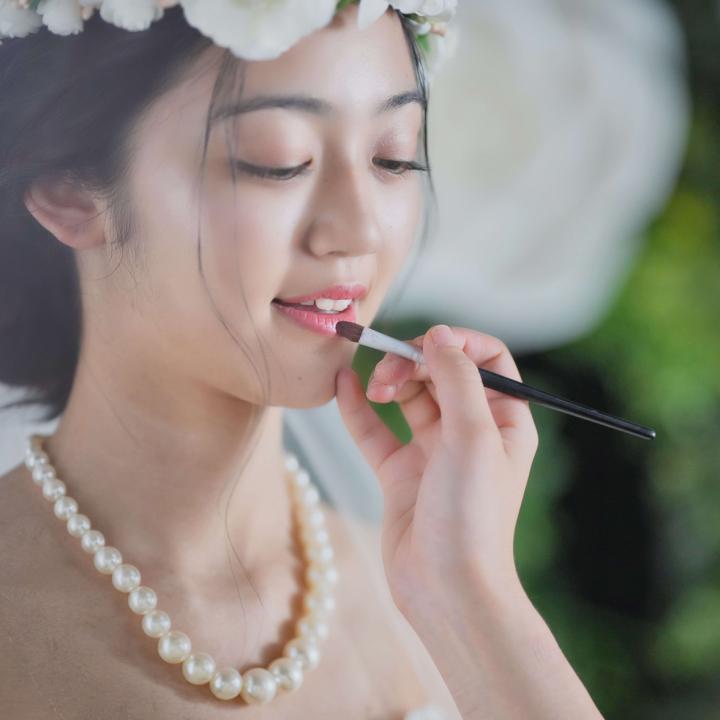 結婚式のヘアメイクの相場は？ 持ち込みで節約はできるのか