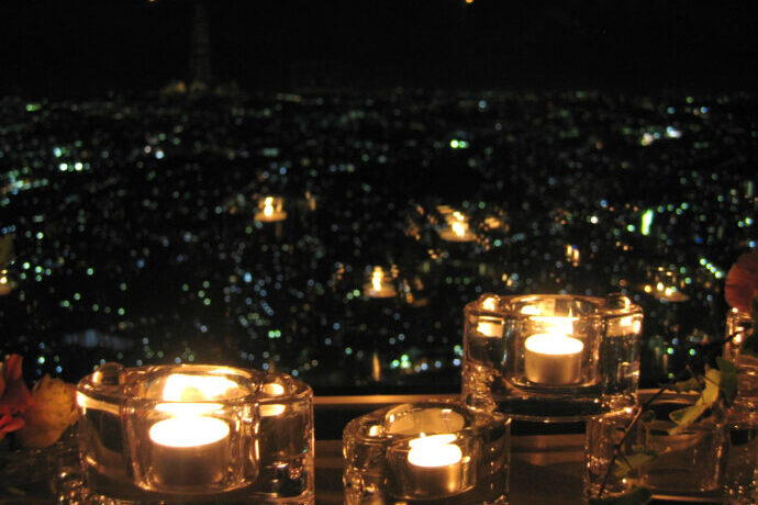 画像：夜景とキャンドルの灯り