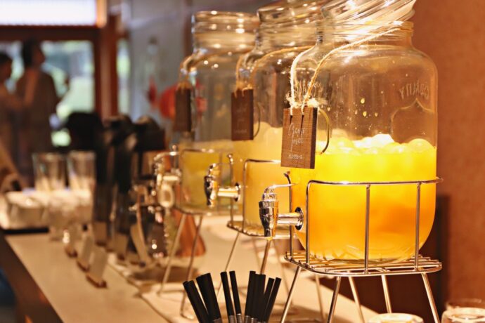 画像:ジャーに入ったジュース