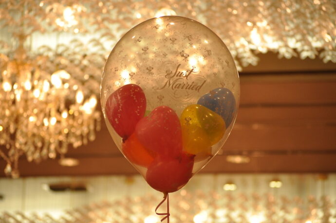 画像:小さなバルーンの入った風船