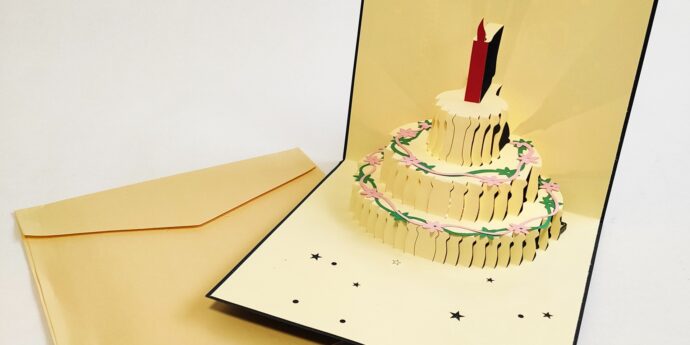 画像：3段ケーキのポップアップカード