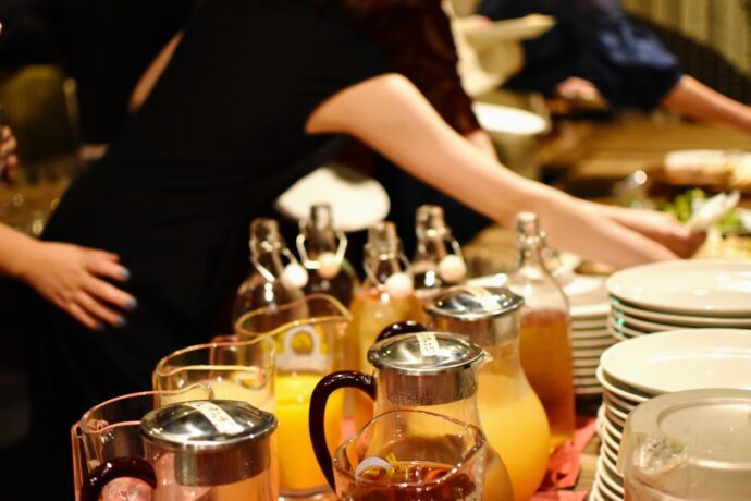 画像：ブッフェ台のゲスト