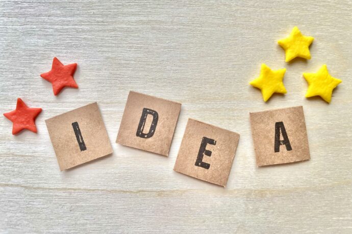 画像：IDEAと書かれたカード