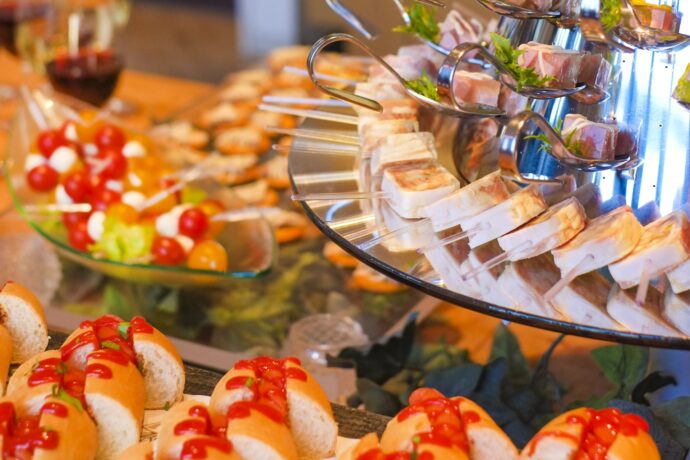 画像：並べられたフィンガーフード