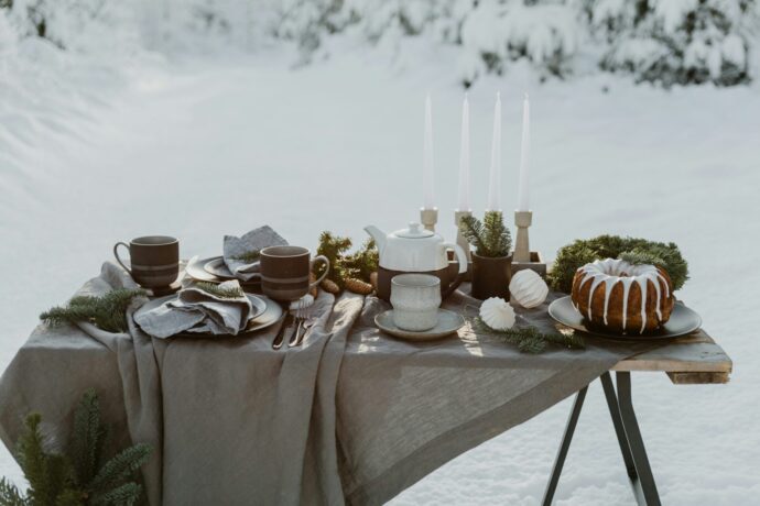 画像：冬景色のシックなテーブルコーディネート