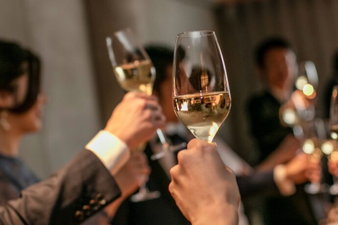 画像：シャンパンで乾杯