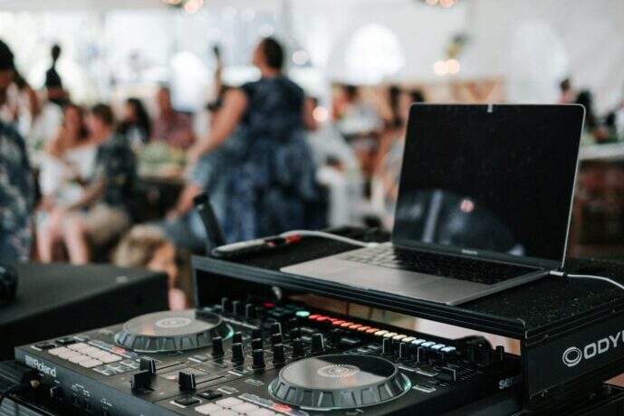 画像:パーティー会場に設置されたミキサー