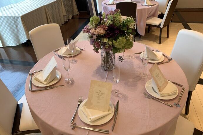 画像：セッティングされたテーブル