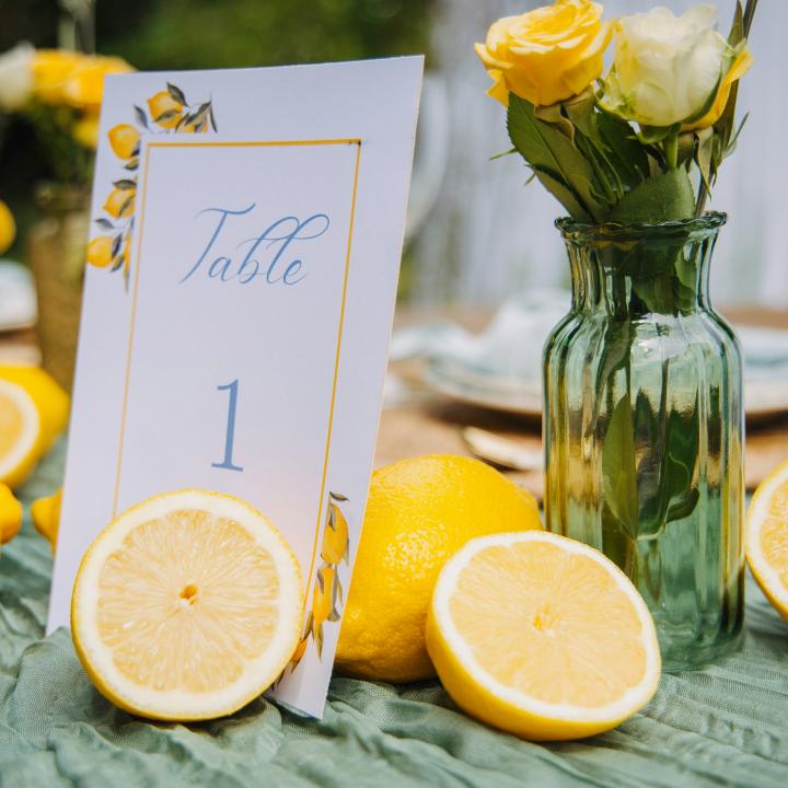 披露宴・結婚式のテーマカラーを決めるときのコツ｜おしゃれな空間にするには