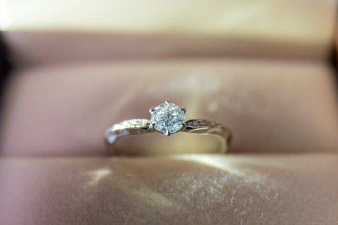 画像：ケースに入った1粒ダイヤの指輪