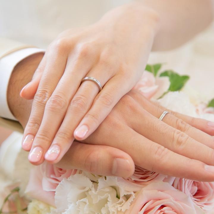 婚約指輪と結婚指輪の違いって？ 用途の違いと両方買うべきか
