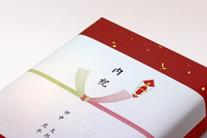 画像：のし紙がかけられた包み