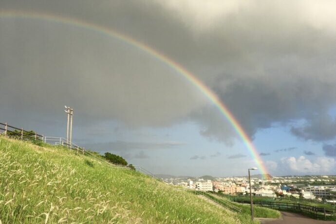 画像:町にかかった虹
