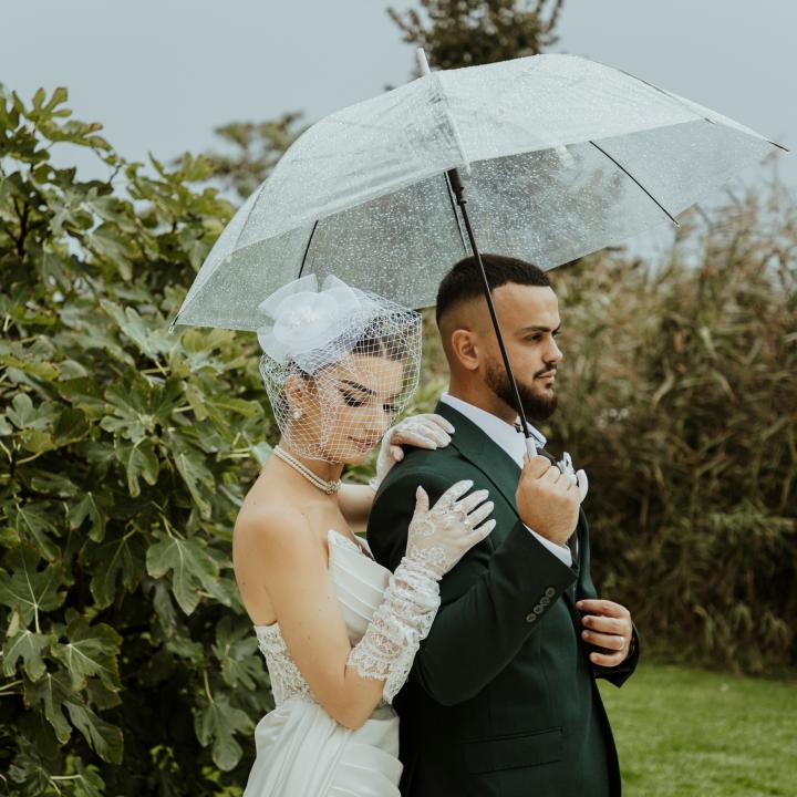 雨の日のウェルカムスピーチ例文｜天気に合わせた結婚式の挨拶冒頭