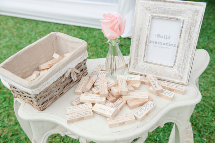 画像：ジェンガのピースにメッセージが書かれている