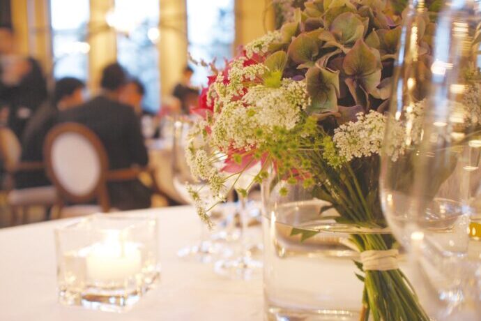 画像：披露宴会場のゲストテーブル装花