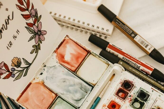 画像:ミニパレットと絵具