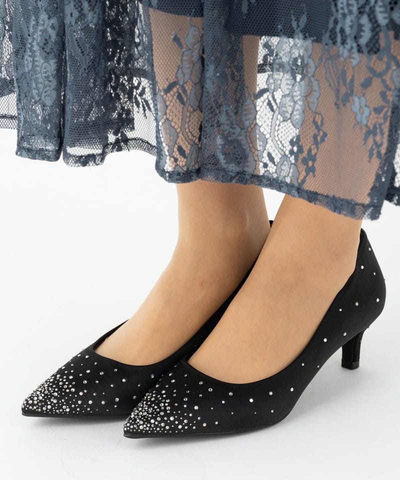 画像：濃い色のパンプス見本