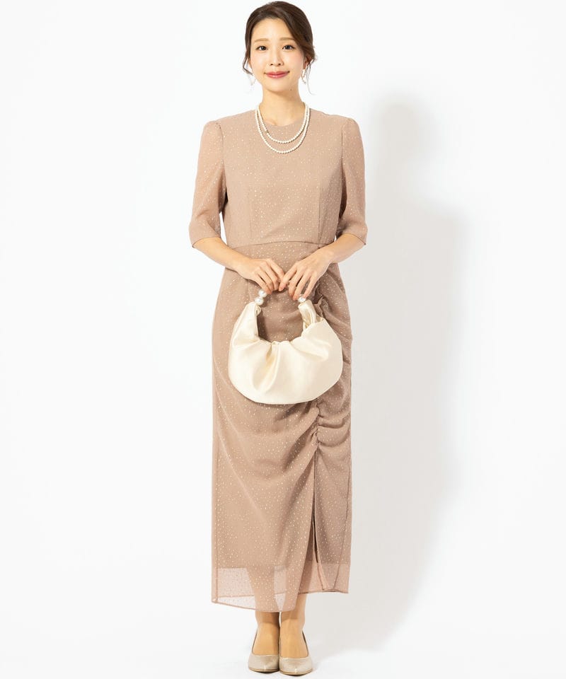 画像：ベージュドレスの見本