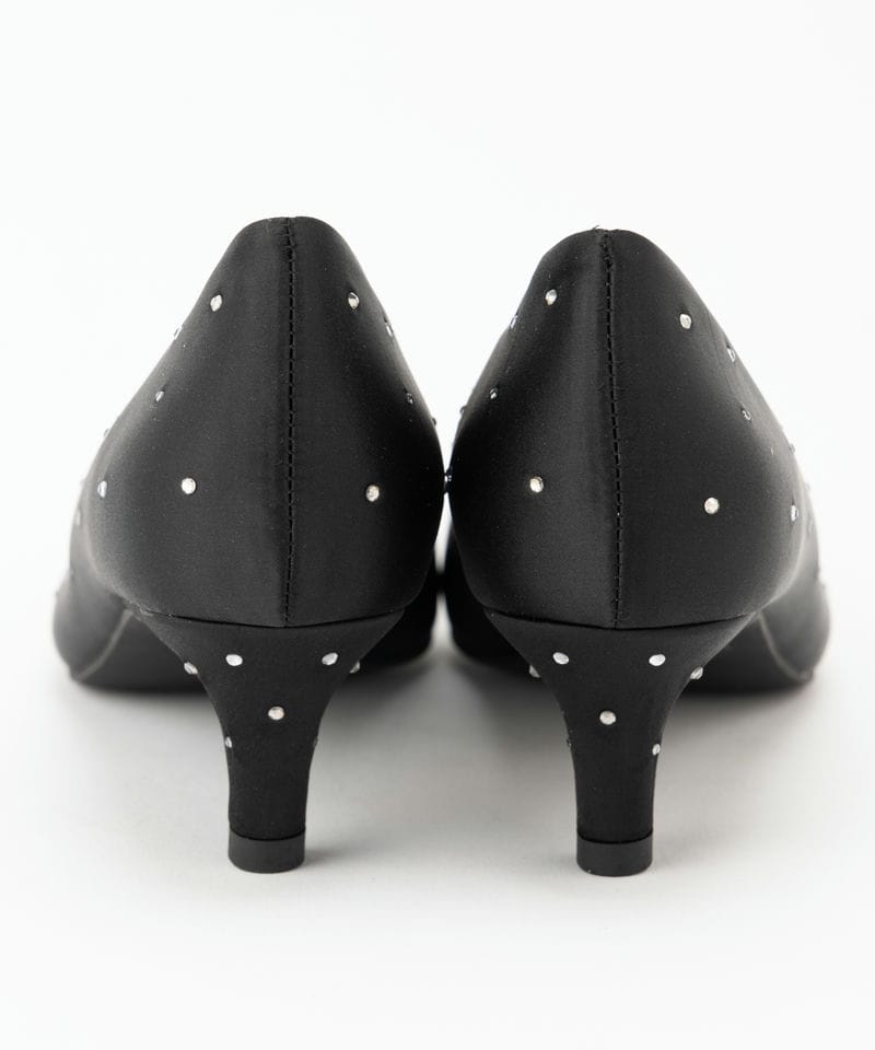 画像：濃い色のパンプス見本