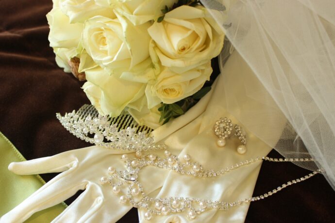 画像：ウエディンググローブやブーケ